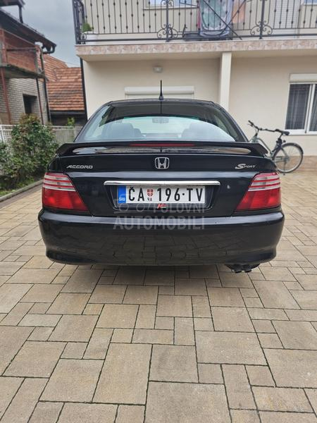 Honda Accord 1.8 b