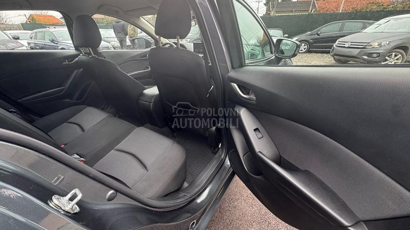 Mazda 3 1.5b SkYactive
