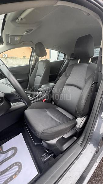 Mazda 3 1.5b SkYactive