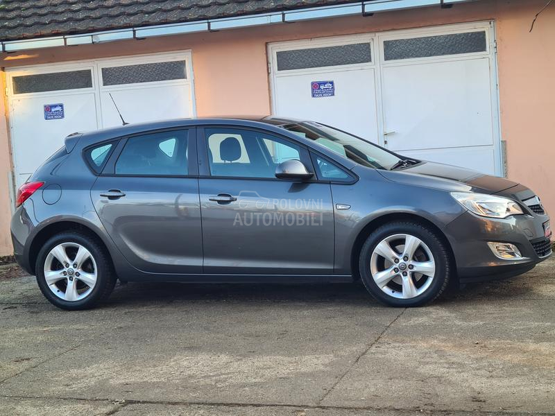 Opel Astra J 1.7cdti ENJOY