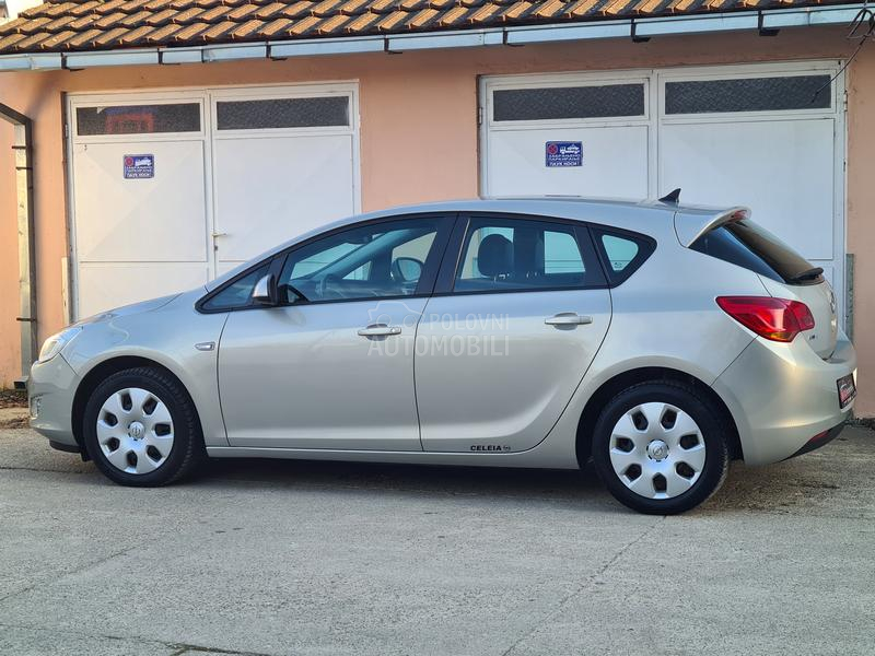 Opel Astra J 1.6 NAAVIGACIJA