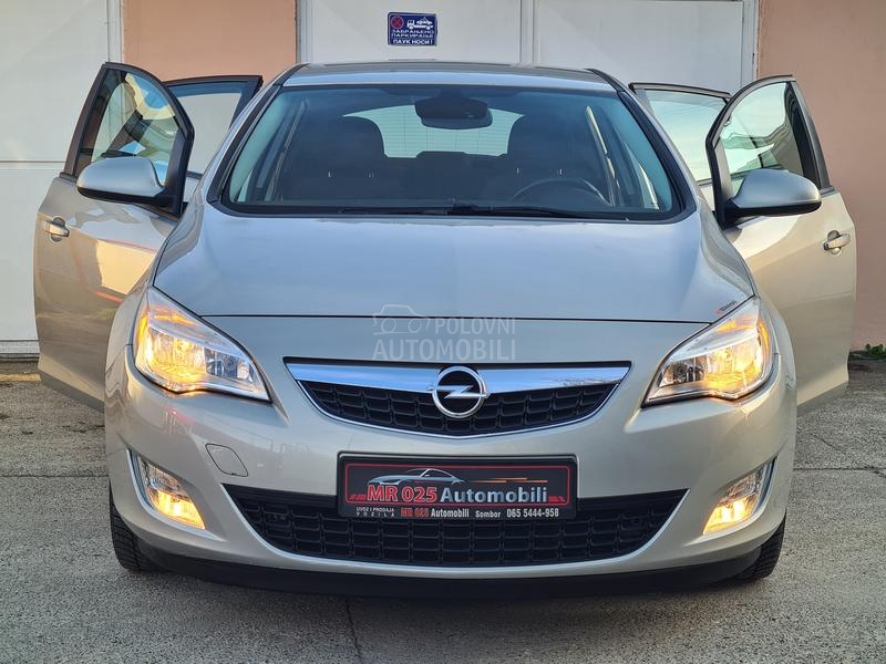 Opel Astra J 1.6 NAAVIGACIJA