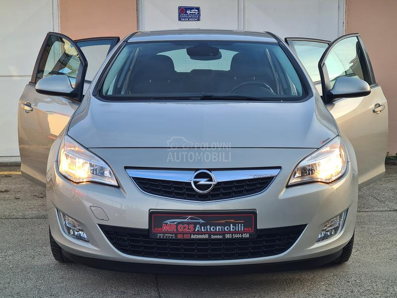 Opel Astra J 1.6 NAAVIGACIJA