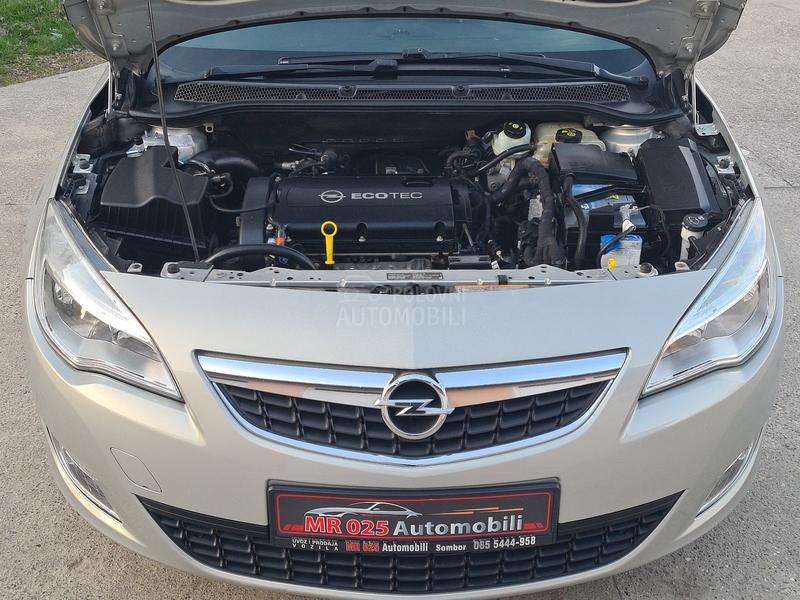 Opel Astra J 1.6 NAAVIGACIJA