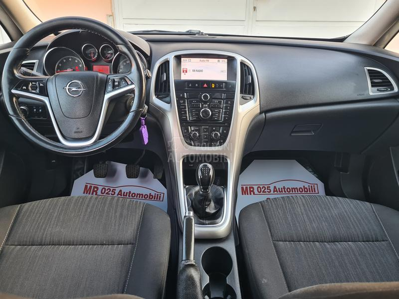 Opel Astra J 1.6 NAAVIGACIJA