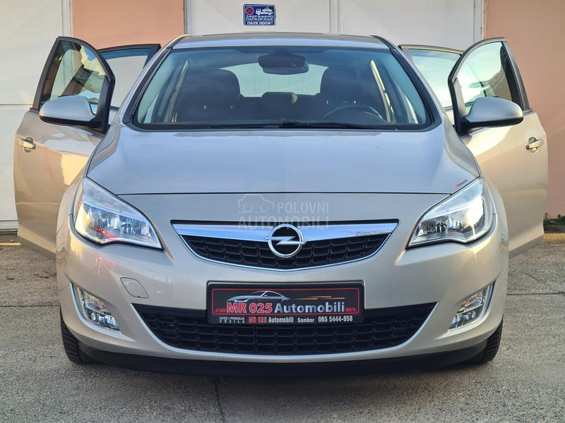 Opel Astra J 1.6 NAAVIGACIJA