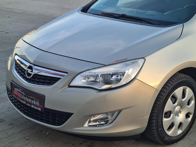 Opel Astra J 1.6 NAAVIGACIJA