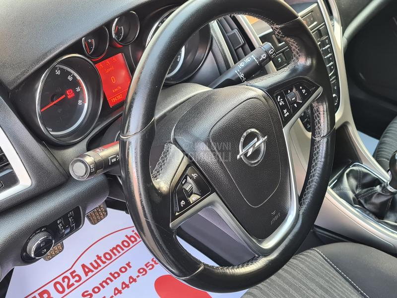 Opel Astra J 1.6 NAAVIGACIJA