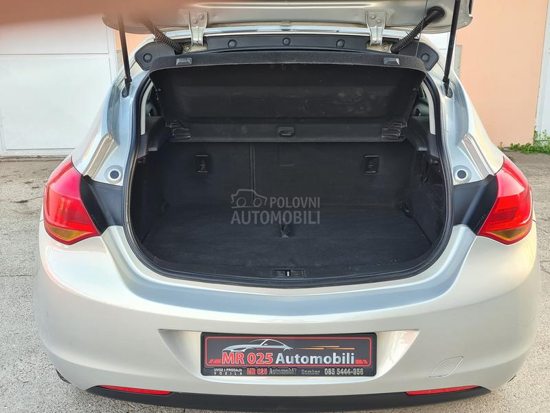 Opel Astra J 1.6 NAAVIGACIJA