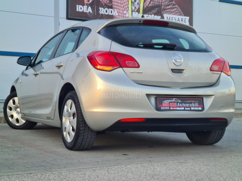Opel Astra J 1.6 NAAVIGACIJA