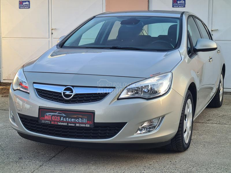Opel Astra J 1.6 NAAVIGACIJA
