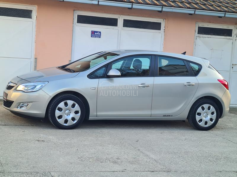Opel Astra J 1.6 NAAVIGACIJA