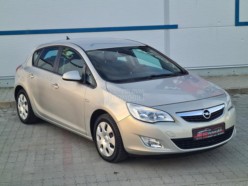 Opel Astra J 1.6 NAAVIGACIJA