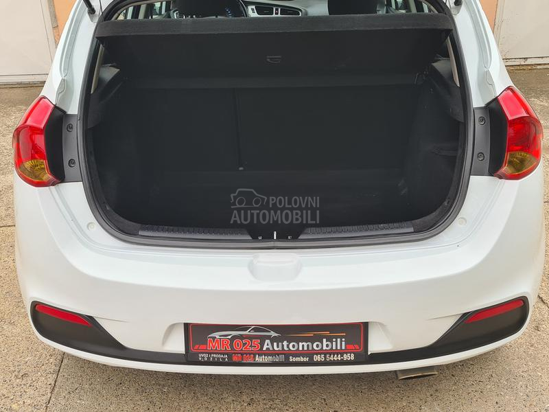 Kia cee`d 1.4 EX Champion