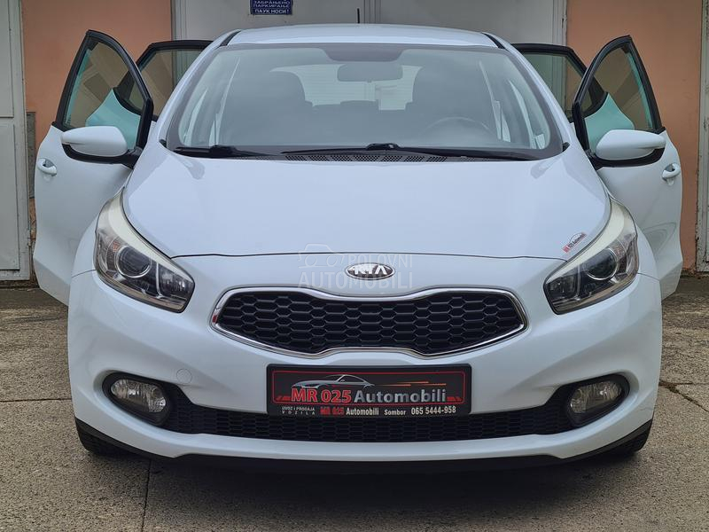 Kia cee`d 1.4 EX Champion