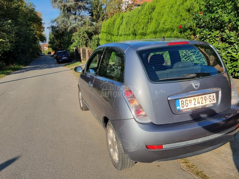 Lancia Ypsilon 1.2 b