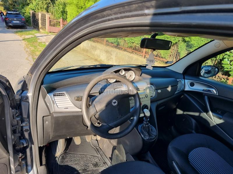 Lancia Ypsilon 1.2 b