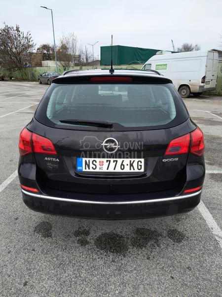 Opel Astra J 