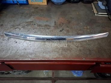 Kkrasna lasjna haube za Ford Focus od 2008. do 2010. god.