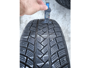 Vredestein 235/45 R20 Zimska