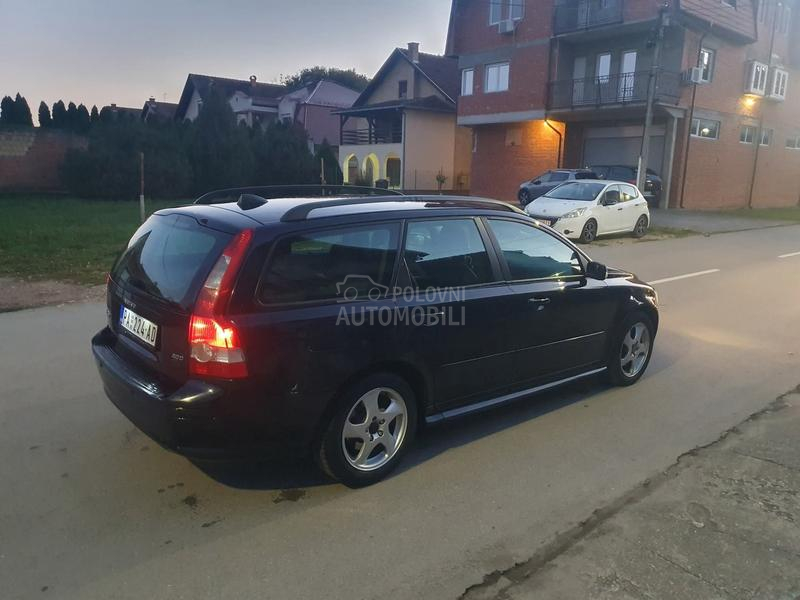 Volvo V50 