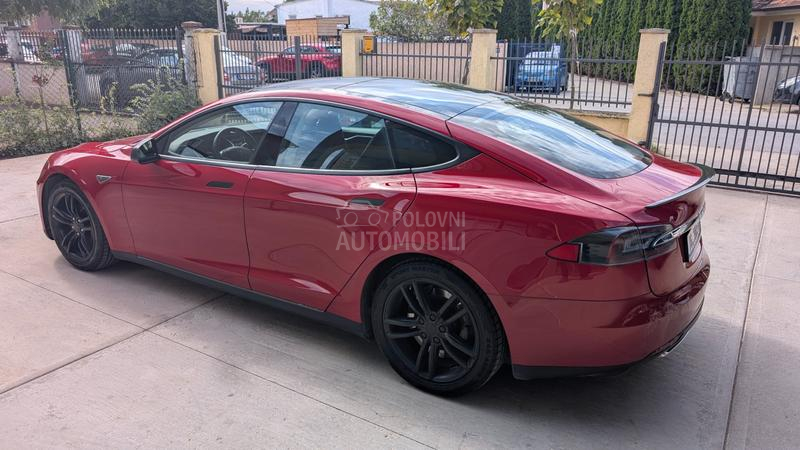 Tesla Model S 85