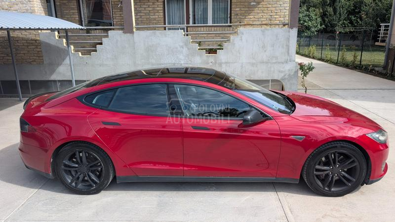 Tesla Model S 85