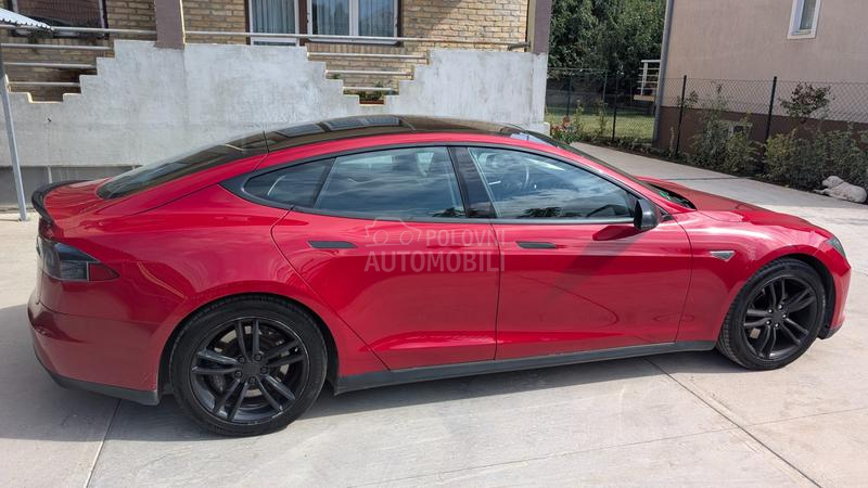 Tesla Model S 85