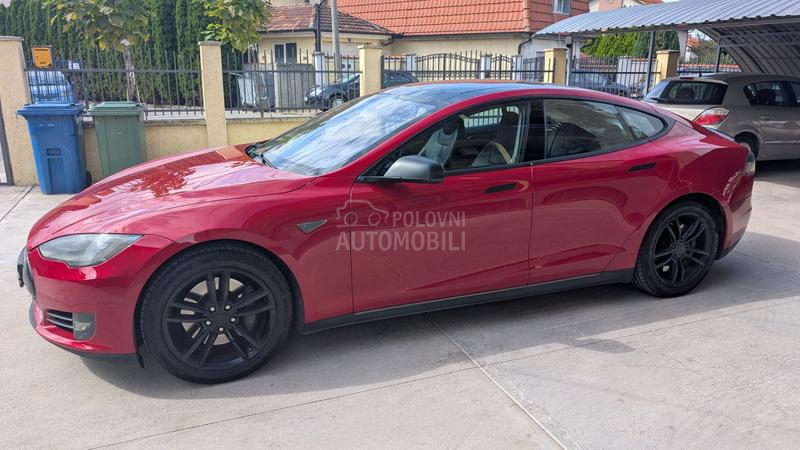 Tesla Model S 85