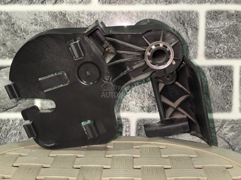 Rucica za otvaranje haube