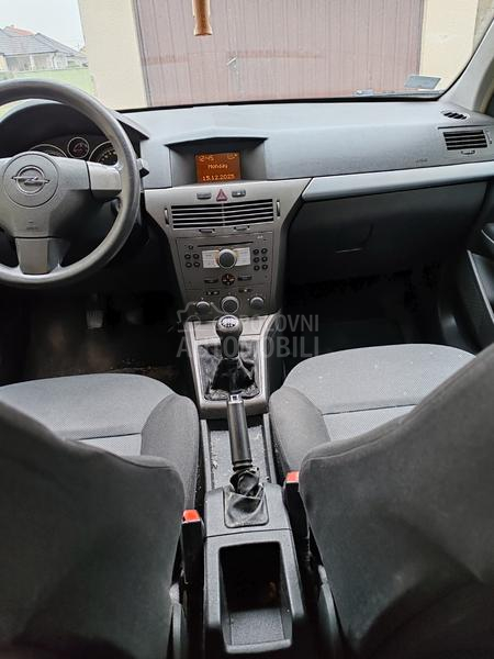Opel Astra H 