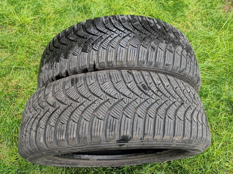 Hankook 185/60 R15 Zimska