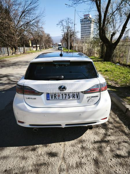 Lexus CT 200h 