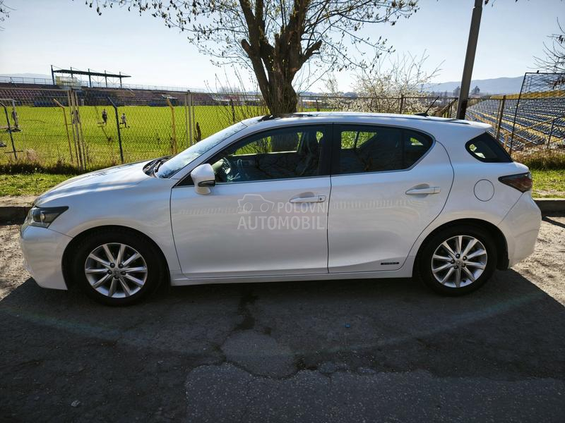 Lexus CT 200h 