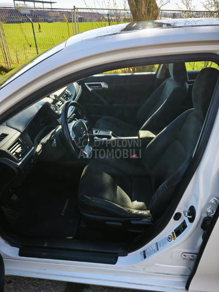 Lexus CT 200h 