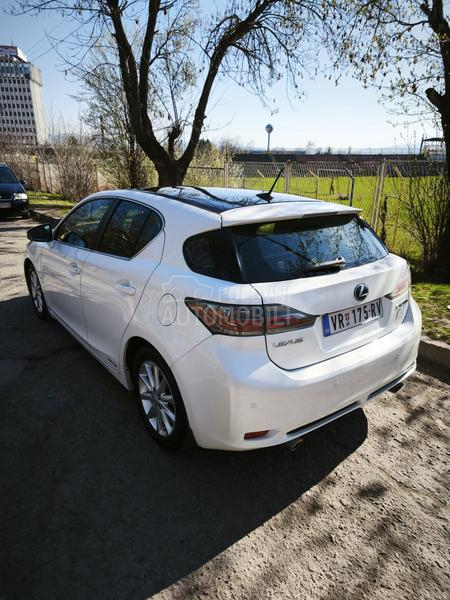 Lexus CT 200h 