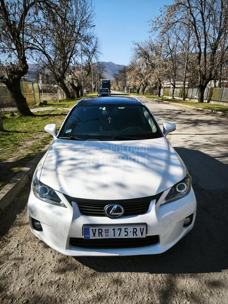 Lexus CT 200h 