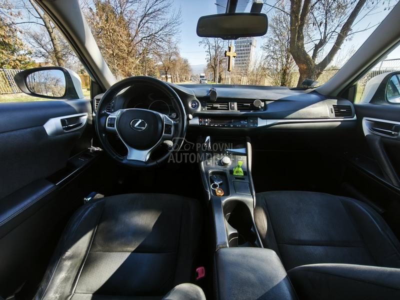 Lexus CT 200h 
