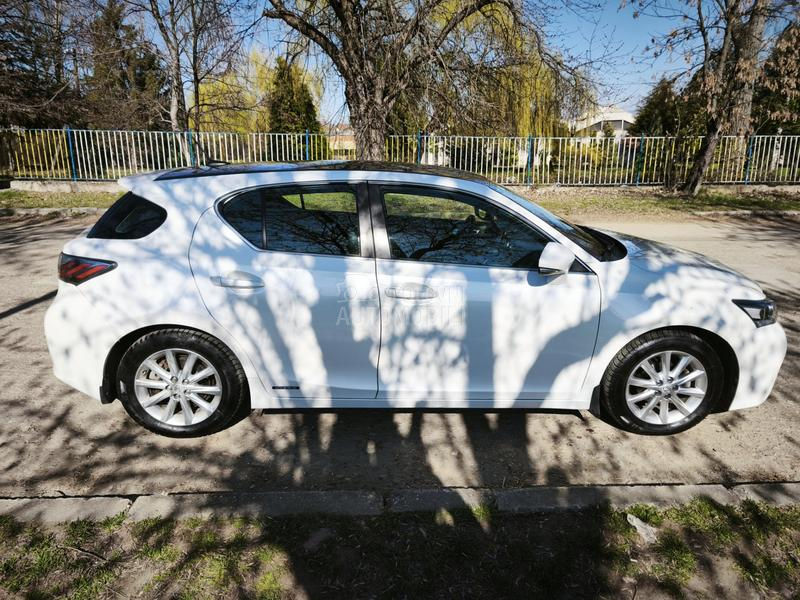 Lexus CT 200h 