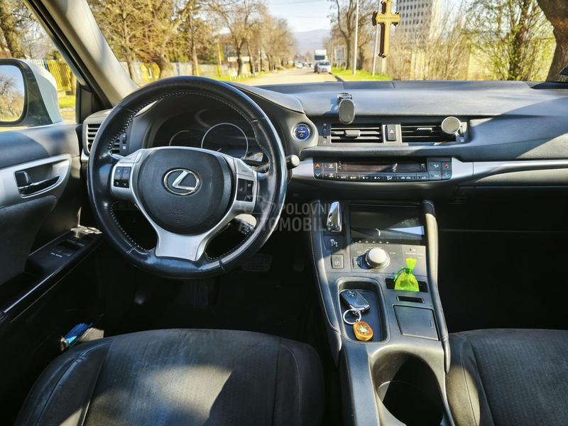 Lexus CT 200h 