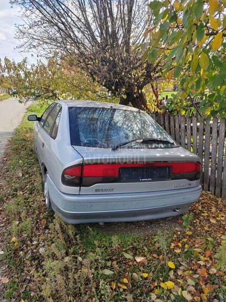 Renault Safrane 