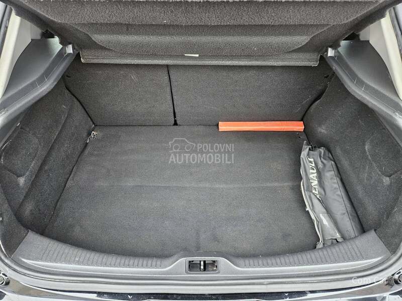 Renault Megane 1.5 D C I / n a v i