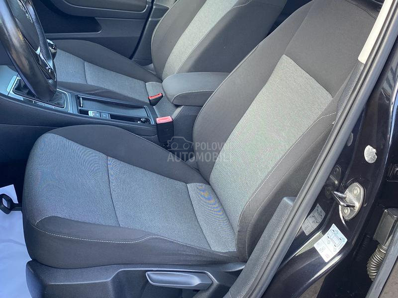 Volkswagen Golf 7 1,6 tdi P A N O