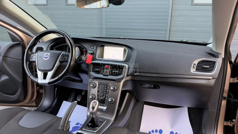 Volvo V40 1.6 D2 MOMENTUM