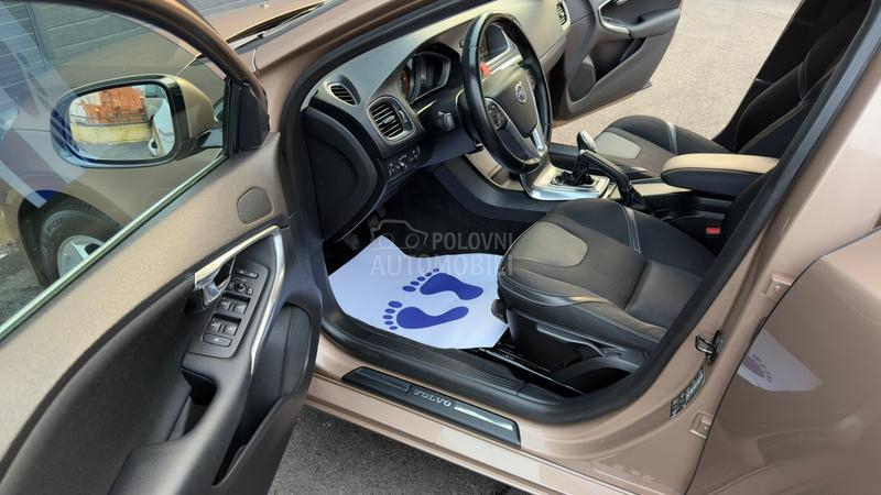 Volvo V40 1.6 D2 MOMENTUM
