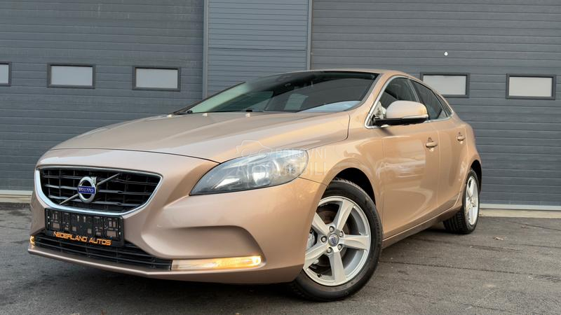 Volvo V40 1.6 D2 MOMENTUM