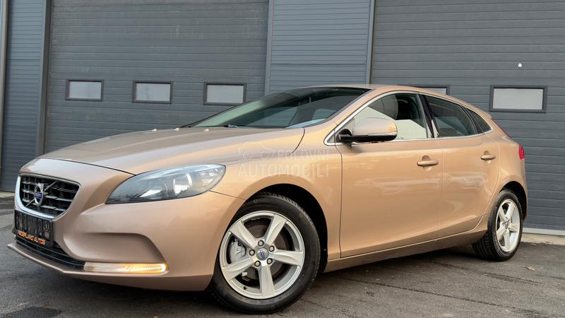 Volvo V40 1.6 D2 MOMENTUM
