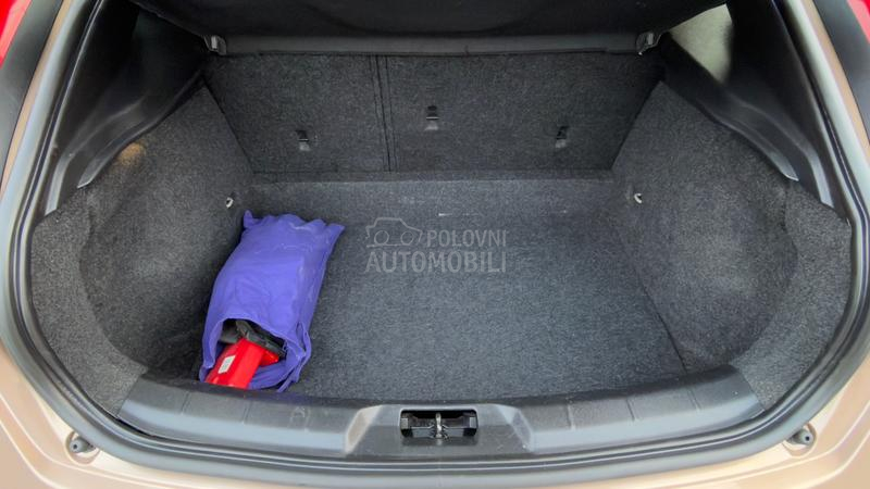 Volvo V40 1.6 D2 MOMENTUM