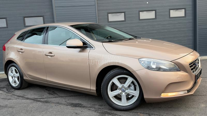 Volvo V40 1.6 D2 MOMENTUM