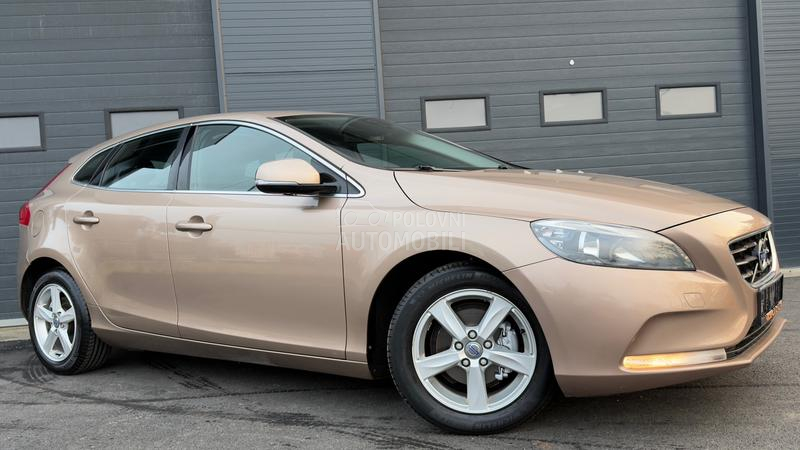 Volvo V40 1.6 D2 MOMENTUM